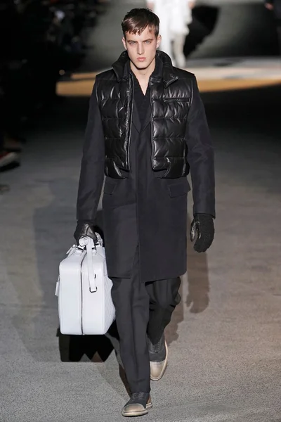 Look 10